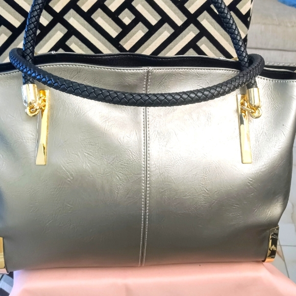 Purse - Picture 1 of 3